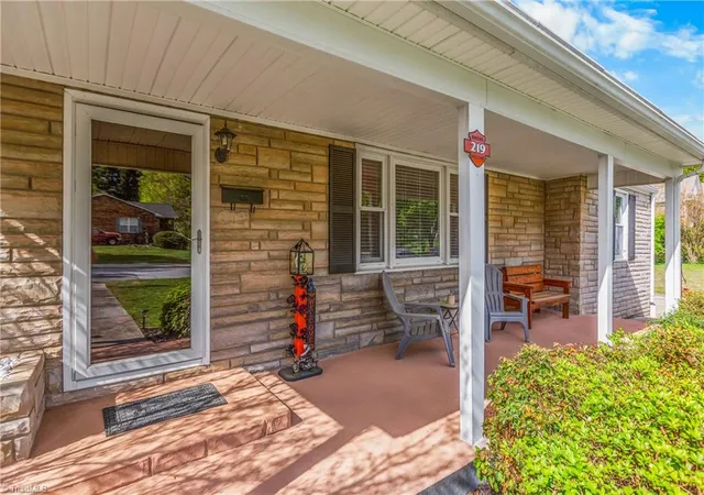 Photo 3 of Single family home for sale at 219 Hastings Dr, Kernersville, NC 27284 | MLS# 1215082 | Listing updated on 2026-09-16