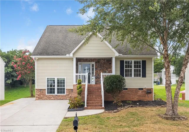 Photo 3 of Single family home for sale at 4153 Salem Springs Ct, Winston Salem, NC 27107 | MLS# 1230030 | Listing updated on 2026-09-15