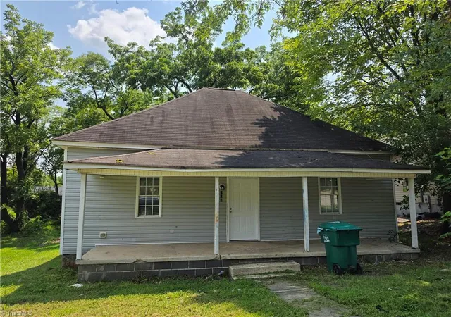 Photo 1 of Sale Pending at 806 E Commerce Ave, High Point, NC 27260 | MLS# 1233652 | Listing updated on 2026-09-14