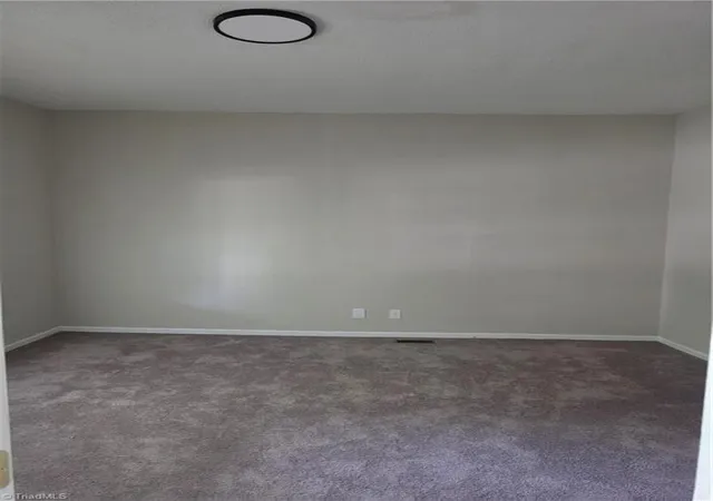 Photo 3 of Sale Pending at 806 E Commerce Ave, High Point, NC 27260 | MLS# 1233652 | Listing updated on 2026-09-14