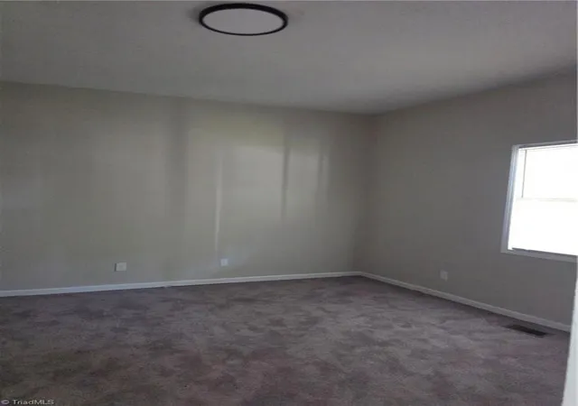 Photo 3 of Sale Pending at 806 E Commerce Ave, High Point, NC 27260 | MLS# 1233652 | Listing updated on 2026-09-14