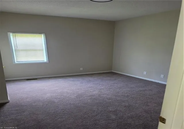 Photo 4 of Sale Pending at 806 E Commerce Ave, High Point, NC 27260 | MLS# 1233652 | Listing updated on 2026-09-14