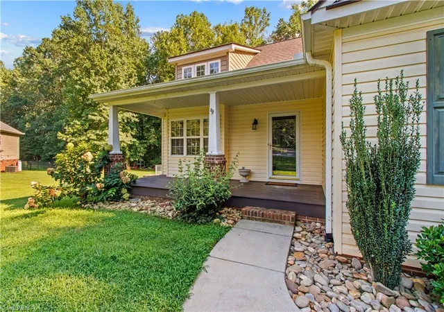 Photo 3 of Sale Pending at 215 Meadow Lake Dr, Salisbury, NC 28146 | MLS# 1230053 | Listing updated on 2026-10-06