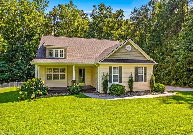 Photo 4 of Sale Pending at 215 Meadow Lake Dr, Salisbury, NC 28146 | MLS# 1230053 | Listing updated on 2026-10-06