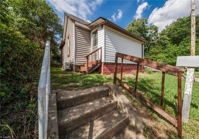 1st image of 923 Crowder St, Winston Salem, NC 27107 | MLS# 1230127