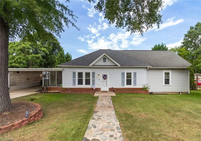 2nd image of 917 Overlook Ave, Eden, NC 27288 | MLS# 1231214