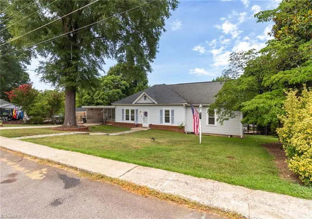 3rd image of 917 Overlook Ave, Eden, NC 27288 | MLS# 1231214