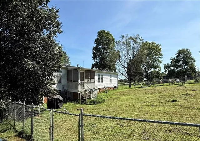 Photo 4 of Manufactured home for sale at 1713 Market Dr, Sophia, NC 27350 | MLS# 1231625 | Listing updated on 2026-09-17