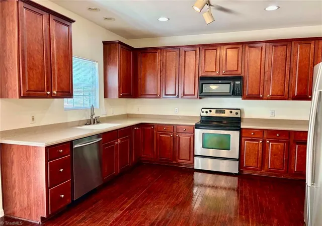 Photo 3 of Single family home for sale at 5268 Ivystone Ln, Winston Salem, NC 27104 | MLS# 1230423 | Listing updated on 2026-08-07