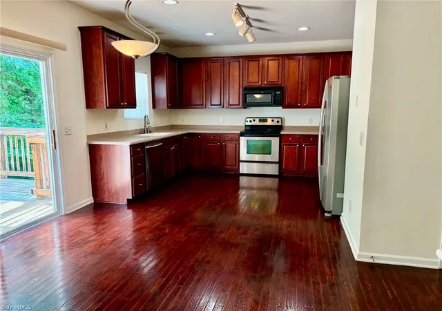 Photo 4 of Single family home for sale at 5268 Ivystone Ln, Winston Salem, NC 27104 | MLS# 1230423 | Listing updated on 2026-08-07