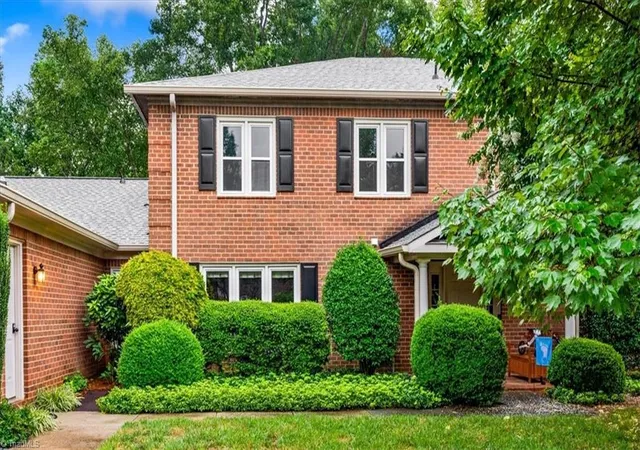 2nd image of 879 Brookleigh Ct, Winston Salem, NC 27104 | MLS# 1233230