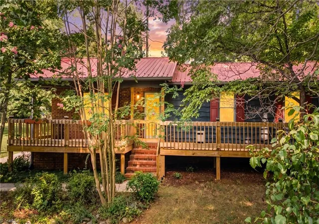 Photo 2 of Single family home for sale at 923 Aberdeen Rd, High Point, NC 27265 | MLS# 1233644 | Listing updated on 2026-09-04