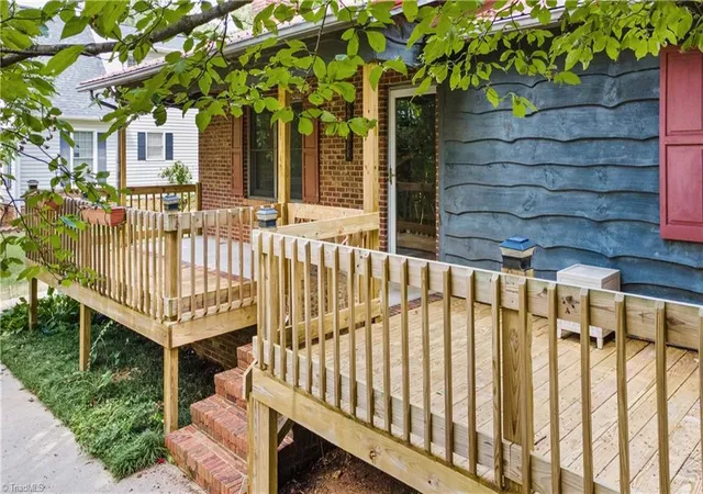 Photo 3 of Single family home for sale at 923 Aberdeen Rd, High Point, NC 27265 | MLS# 1233644 | Listing updated on 2026-09-04
