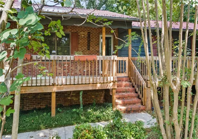 Photo 4 of Single family home for sale at 923 Aberdeen Rd, High Point, NC 27265 | MLS# 1233644 | Listing updated on 2026-09-04