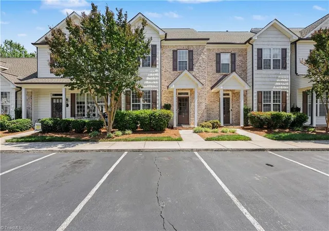 Photo 2 of Single family home for sale at 8 Viburnum Ln, Greensboro, NC 27455 | MLS# 1224814 | Listing updated on 2026-09-30