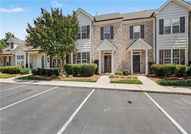 Photo 3 of Single family home for sale at 8 Viburnum Ln, Greensboro, NC 27455 | MLS# 1224814 | Listing updated on 2026-09-30