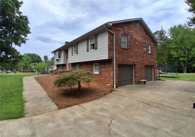 Photo 3 of Sale Pending at 1492 Cedar Frk Rd, Clemmons, NC 27012 | MLS# 1227487 | Listing updated on 2026-09-04