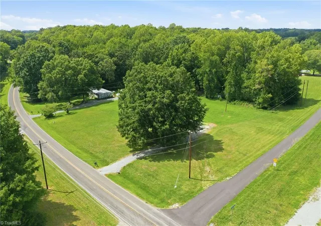 Photo 4 of Sale Pending at 2514 John Lewis Rd, Burlington, NC 27217 | MLS# 1230530 | Listing updated on 2026-09-16