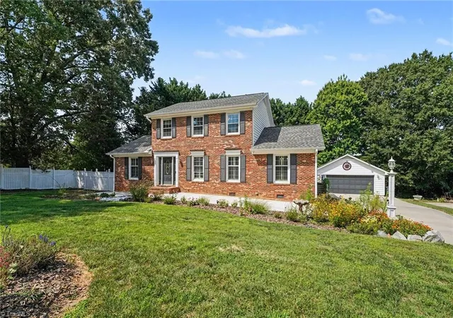 3rd image of 5802 Muirfield Dr, Greensboro, NC 27410 | MLS# 1230798