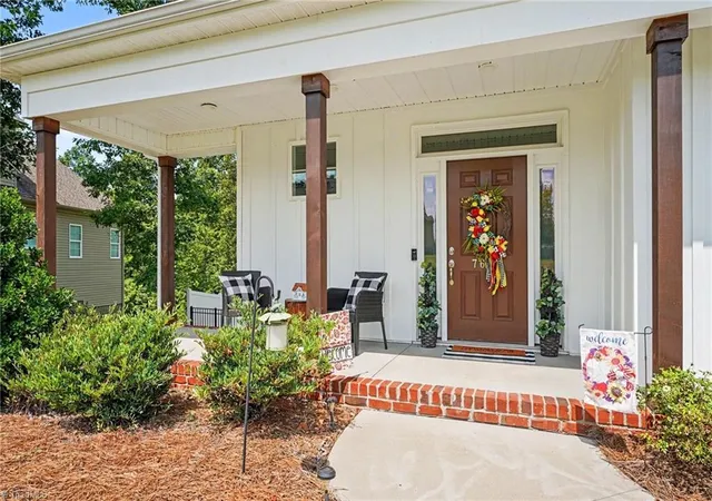 Photo 3 of Single family home for sale at 7625 Monty Dr, Kernersville, NC 27284 | MLS# 1231432 | Listing updated on 2026-09-18