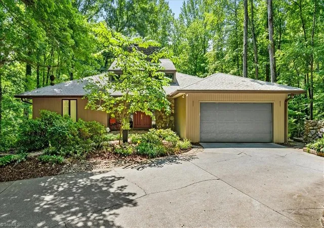 Photo 3 of Sale Pending at 11 Culbreth Ave, Thomasville, NC 27360 | MLS# 1229497 | Listing updated on 2026-08-17