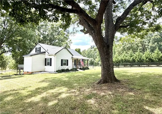 Homes for sale in Lexington, NC | 2935 Boones Cave Rd, Lexington, NC 27295 | MLS# 1226662