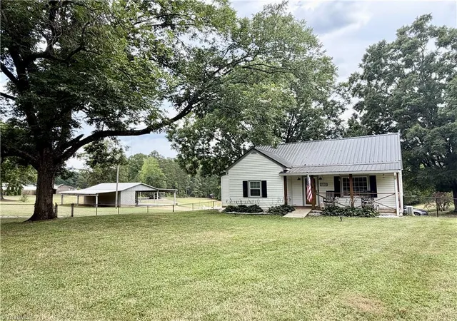 Homes for sale in Lexington, NC | 2935 Boones Cave Rd, Lexington, NC 27295 | MLS# 1226662