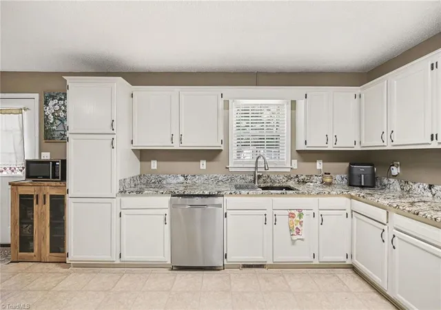 Photo 4 of Single family home for sale at 431 Ervin Dr, Lexington, NC 27292 | MLS# 1229678 | Listing updated on 2026-09-19