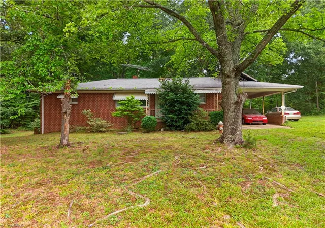 Photo 3 of Single family home for sale at 5175 Us Hwy 220 Bus S, Asheboro, NC 27205 | MLS# 1233511 | Listing updated on 2026-08-27