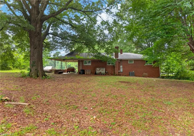 Photo 3 of Single family home for sale at 5175 Us Hwy 220 Bus S, Asheboro, NC 27205 | MLS# 1233511 | Listing updated on 2026-08-27