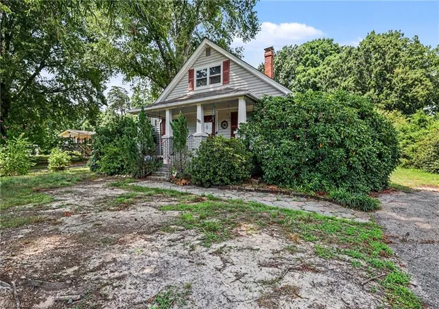 Photo 3 of Sale Pending at 820 Walker St, Reidsville, NC 27320 | MLS# 1227333 | Listing updated on 2026-09-12