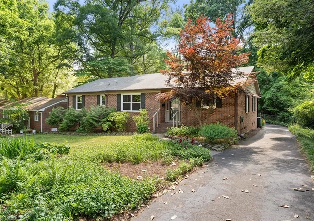 Photo 2 of Sale Pending at 406 S Cliffdale Dr, Winston Salem, NC 27104 | MLS# 1228544 | Listing updated on 2026-09-15
