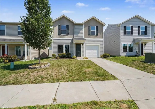 Photo 3 of Sale Pending at 3910 Bellingham Ct, Greensboro, NC 27406 | MLS# 1228274 | Listing updated on 2026-08-12