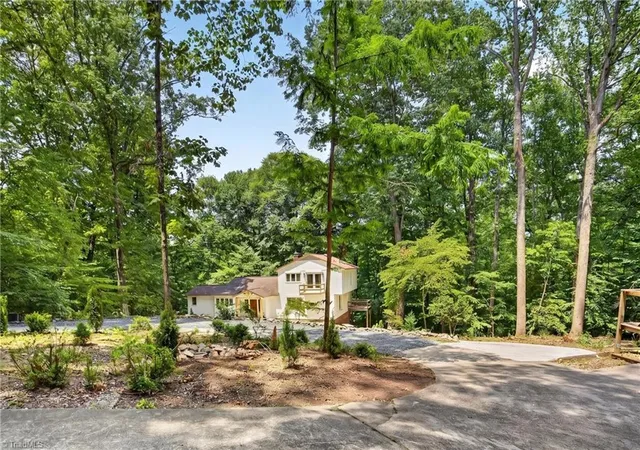 Photo 4 of Single family home for sale at 6809 Brookbank Rd, Summerfield, NC 27358 | MLS# 1228508 | Listing updated on 2026-08-26