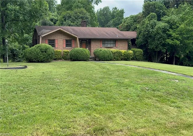 Photo 2 of Single family home for sale at 1206 Bridgepoint Rd, Greensboro, NC 27405 | MLS# 1225839 | Listing updated on 2026-09-11