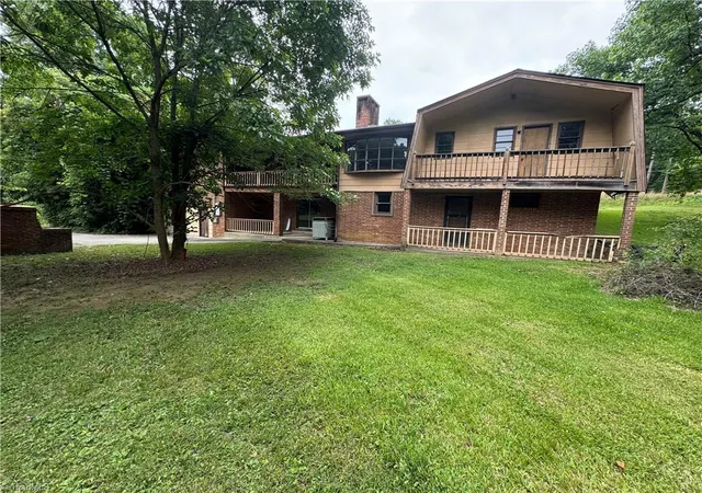 Photo 3 of Single family home for sale at 1206 Bridgepoint Rd, Greensboro, NC 27405 | MLS# 1225839 | Listing updated on 2026-09-11