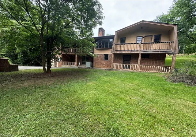 Photo 4 of Single family home for sale at 1206 Bridgepoint Rd, Greensboro, NC 27405 | MLS# 1225839 | Listing updated on 2026-09-11