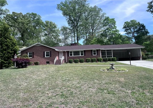 3rd image of 904 Blackstone Cir, Thomasville, NC 27360 | MLS# 1215989