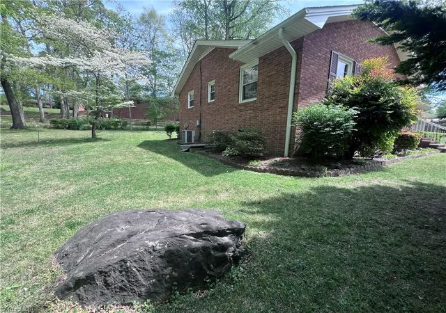 5th image of 904 Blackstone Cir, Thomasville, NC 27360 | MLS# 1215989