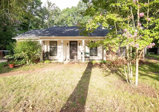 1st image of 7 Coachman Ct, Greensboro, NC 27407 | MLS# 1233056