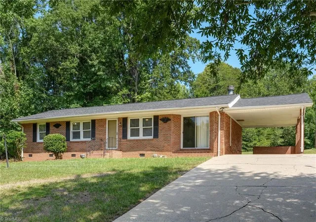 Photo 3 of Sale Pending at 199 Rolling Hill Dr, Reidsville, NC 27320 | MLS# 1232888 | Listing updated on 2026-09-19