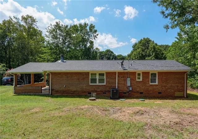 Photo 4 of Sale Pending at 199 Rolling Hill Dr, Reidsville, NC 27320 | MLS# 1232888 | Listing updated on 2026-09-19