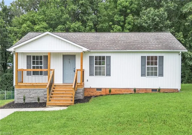 Photo 1 of Sale Pending at 625 Rolling Green Dr, High Point, NC 27260 | MLS# 1229143 | Listing updated on 2026-09-16