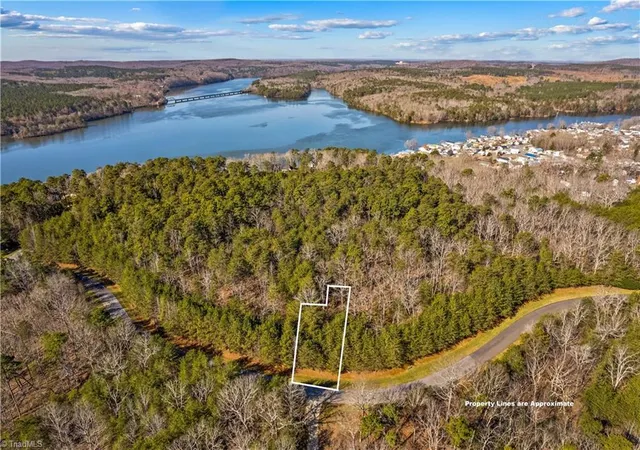 Homes for sale in New London, NC | 642 Whisper Lake Dr, New London, NC 28127 | MLS# 1189999