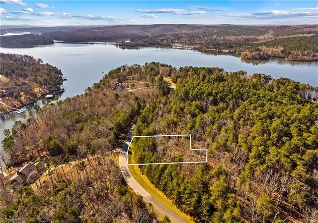 Homes for sale in New London, NC | 642 Whisper Lake Dr, New London, NC 28127 | MLS# 1189999