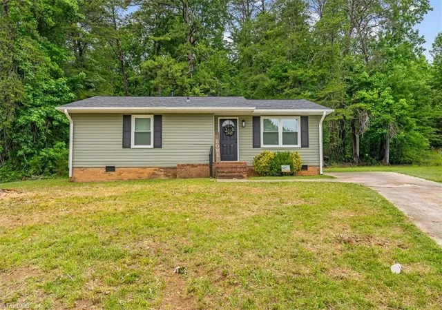 Photo 1 of Single family home for sale at 3855 Queen Ann Cir, Winston Salem, NC 27106 | MLS# 1224289 | Listing updated on 2026-10-21