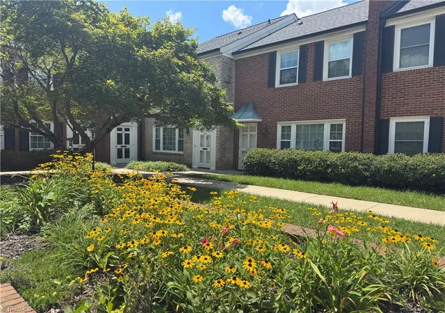 3rd image of 329 Hanover Arms Ct, Winston Salem, NC 27104 | MLS# 1229979