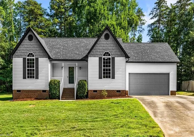 1st image of 6 Woodfon Dr, Thomasville, NC 27360 | MLS# 1226255