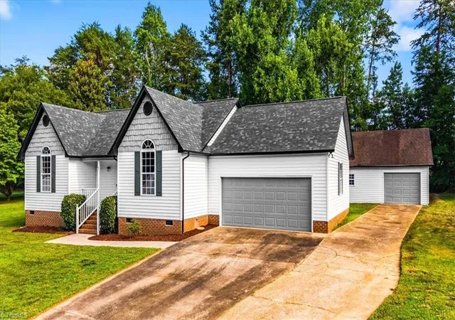 2nd image of 6 Woodfon Dr, Thomasville, NC 27360 | MLS# 1226255