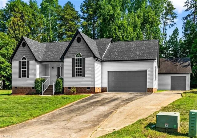 3rd image of 6 Woodfon Dr, Thomasville, NC 27360 | MLS# 1226255